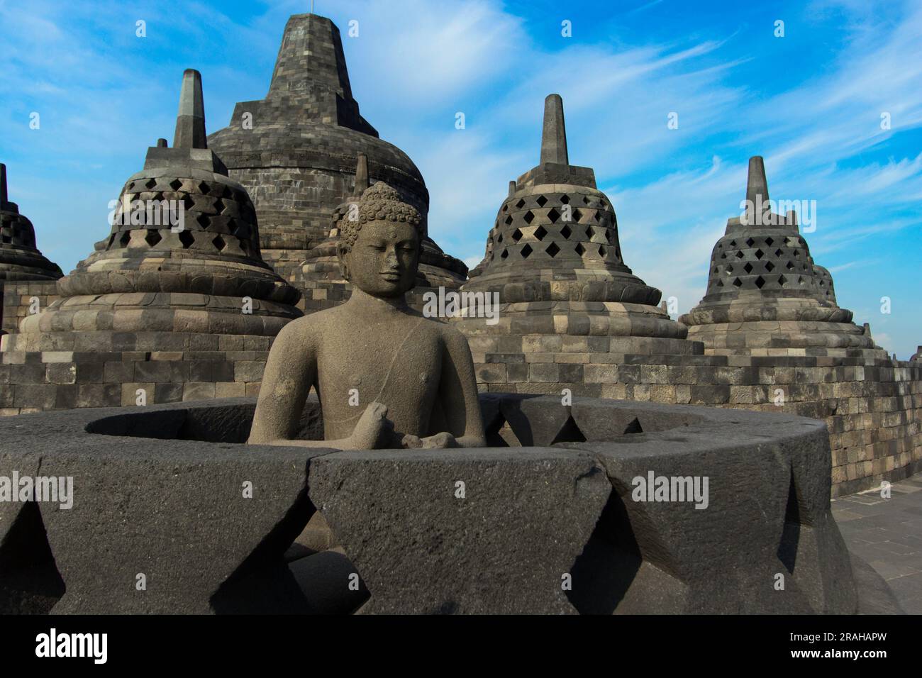 Tempio di Borobudur a Giava, Indonesia, Monumento al Buddhismo Buddha e all'Antica religione Foto Stock