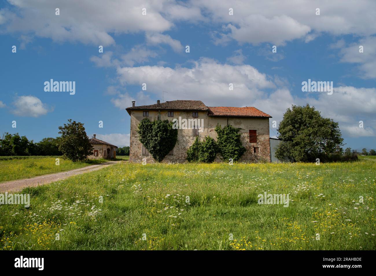Vecchio abbandonato country house Foto Stock