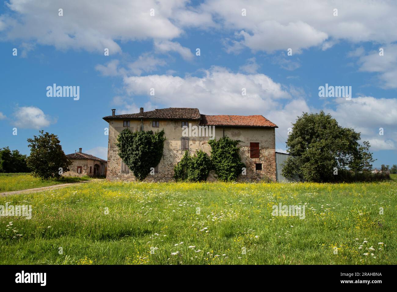 Vecchio abbandonato country house Foto Stock