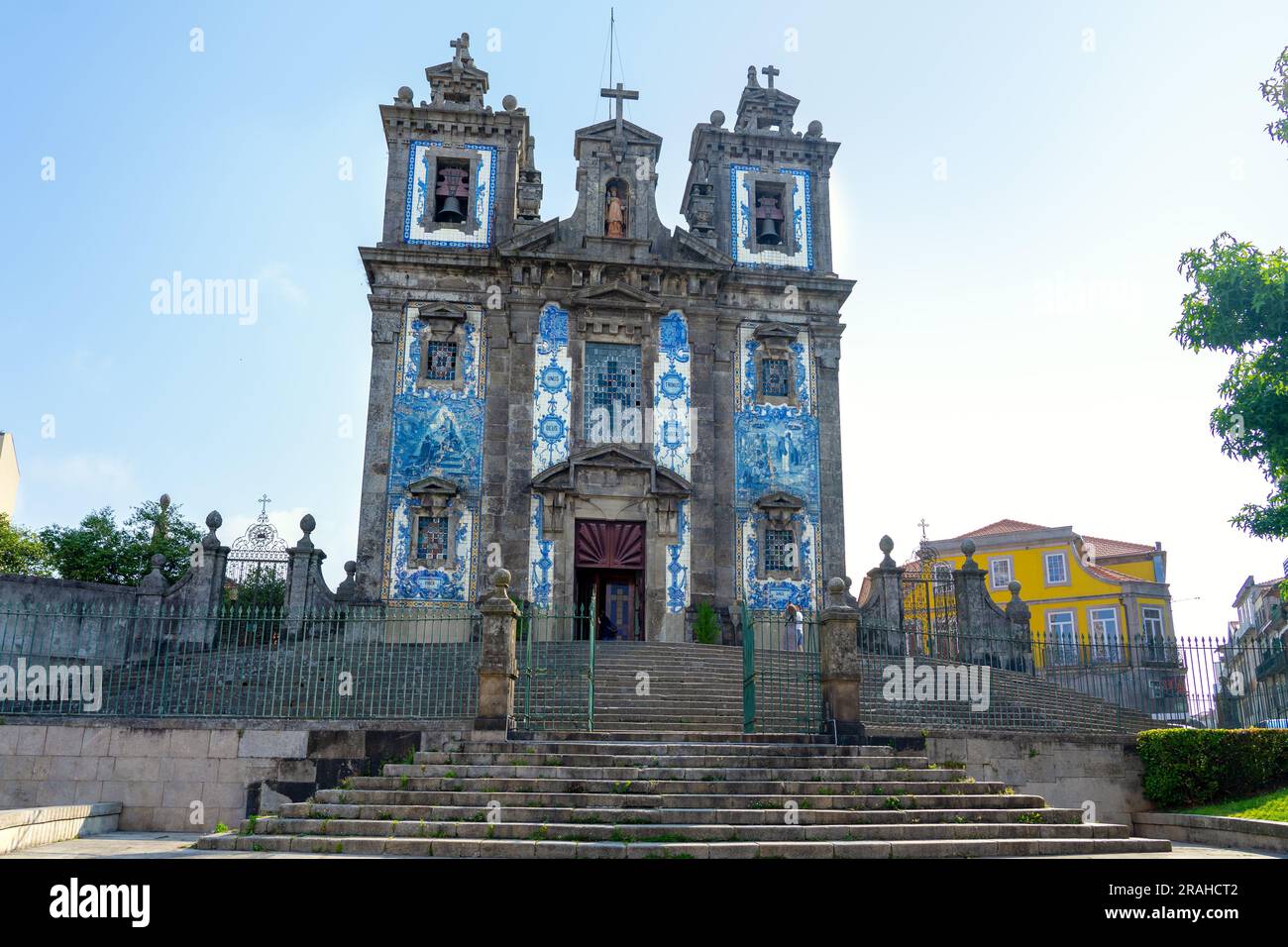 Chiesa di Sant'Ildefonso a Porto Portgal con bellissime e famose piastrelle azulejos Foto Stock