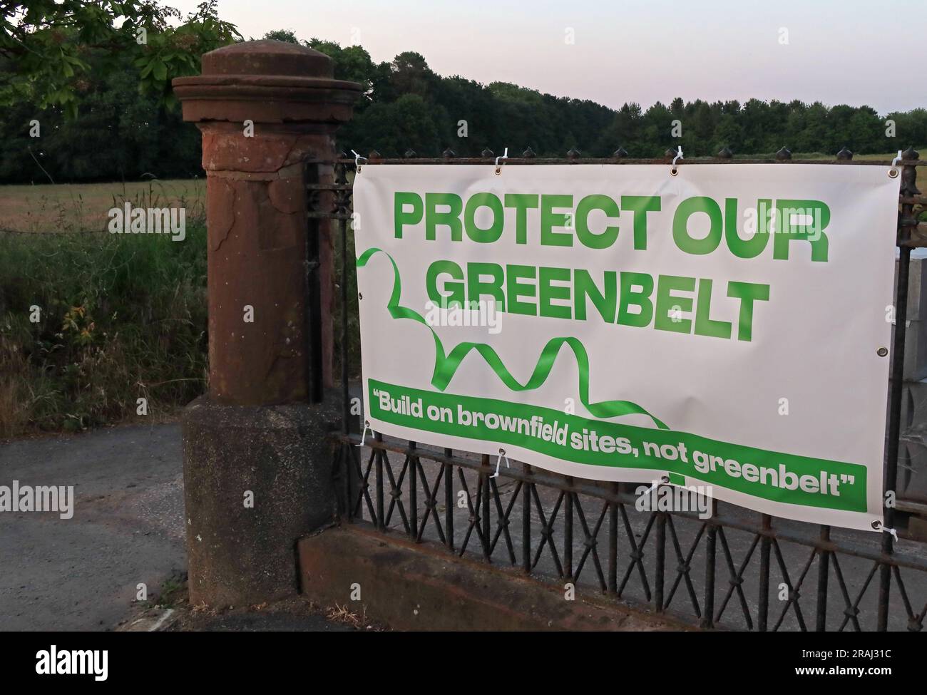Proteggi il nostro banner Greenbelt su Lumb Brook Road, Appleton, Warrington, Cheshire, Inghilterra, REGNO UNITO, WA4 3DS Foto Stock