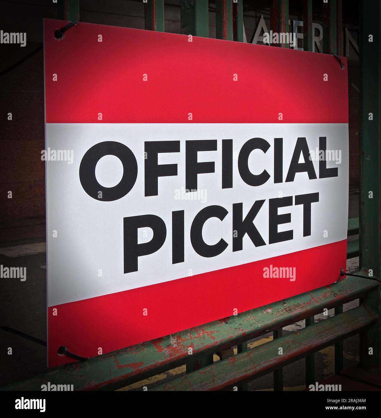 Poster ufficiale del Picket, visto quando sono attivi scioperi sindacali, tramite picchettaggio di massa o secondario presso ospedali, stazioni ferroviarie o altri luoghi di lavoro Foto Stock