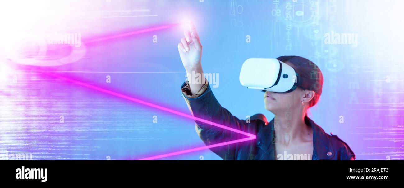 Sovrapposizione donna, realtà virtuale e ologramma in studio per puntamento, bagliore o laser per la codifica, la programmazione o la metaversi. Ragazza, realtà aumentata e finger for Foto Stock
