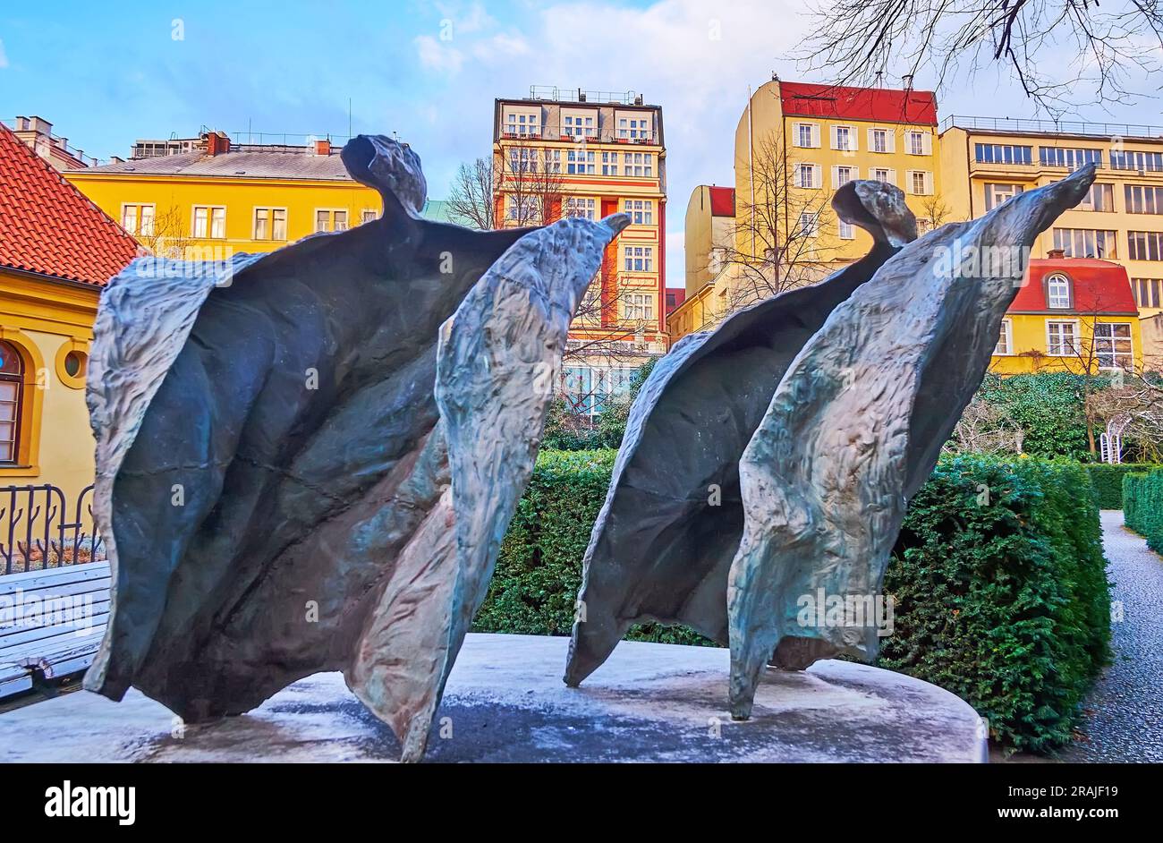 PRAGA, CECHIA - 7 MARZO 2022: Le danzanti figure in bronzo delle fanciulle e la fontana di Poletuchy di Josef Klimes, il 7 marzo a Praga Foto Stock