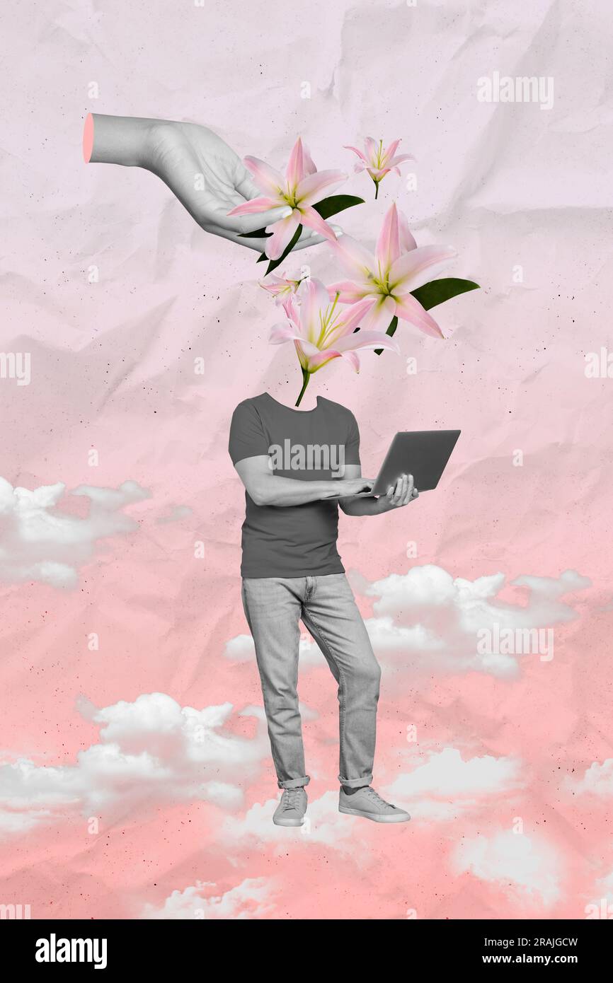 Immagine collage verticale del braccio con effetto bianco nero che contiene fiori di giglio freschi, invece la testa di un piccolo ragazzo utilizza un netbook isolato su nuvole di carta su sfondo cielo Foto Stock