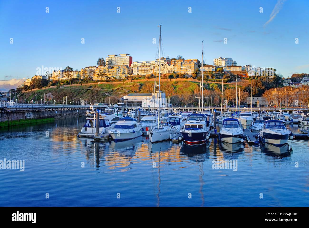 Regno Unito, Devon, Torquay Marina, Princess Pier e Theatre Foto Stock