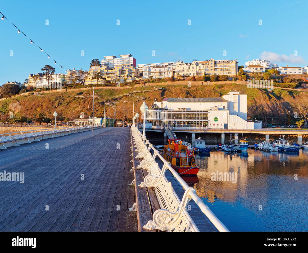 Regno Unito, Devon, Torquay, Princess Pier e Theatre Foto Stock