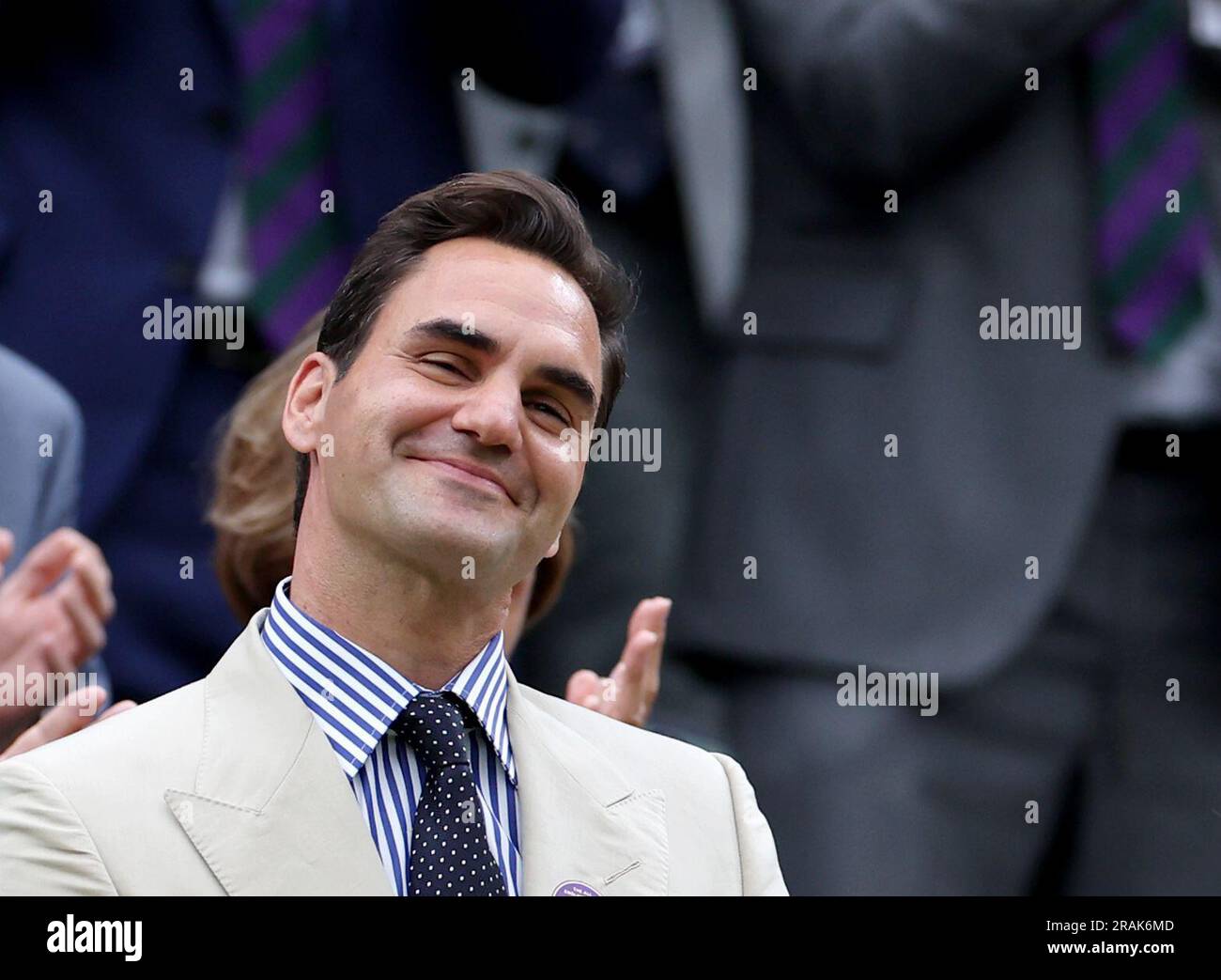 Londra, Gran Bretagna. 4 luglio 2023. Roger Federer è visto al Centre Court in vista del giorno 2 dei Campionati di tennis di Wimbledon a Londra, in Gran Bretagna, il 4 luglio 2023. Crediti: Li Ying/Xinhua/Alamy Live News Foto Stock