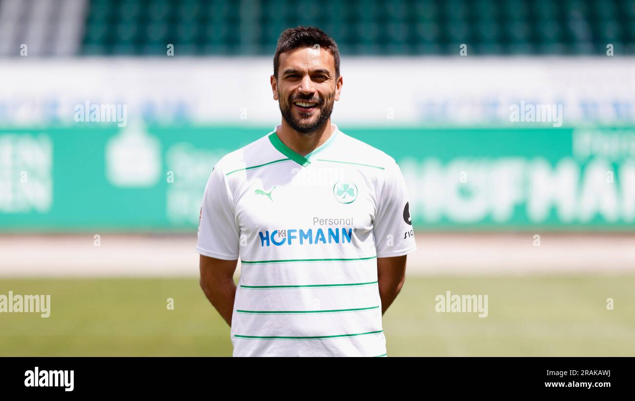 4 luglio 2023, Baviera, Fürth: Oussama Haddadi (SpVgg Greuther Fürth, 5) 04.07.2023, Fürth, Sportpark Ronhof, Thomas Sommer foto: Heiko Becker/dpa Foto Stock