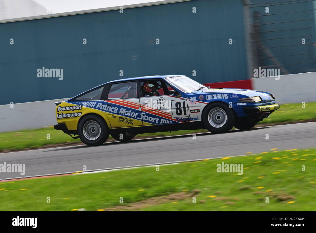 Mike Whitaker SNR, Rover SD1, HRDC 'Gerry Marshall' Trophy Series, oltre 30 vetture sulla griglia per una gara di quarantacinque minuti con due piloti pre-1980 Foto Stock