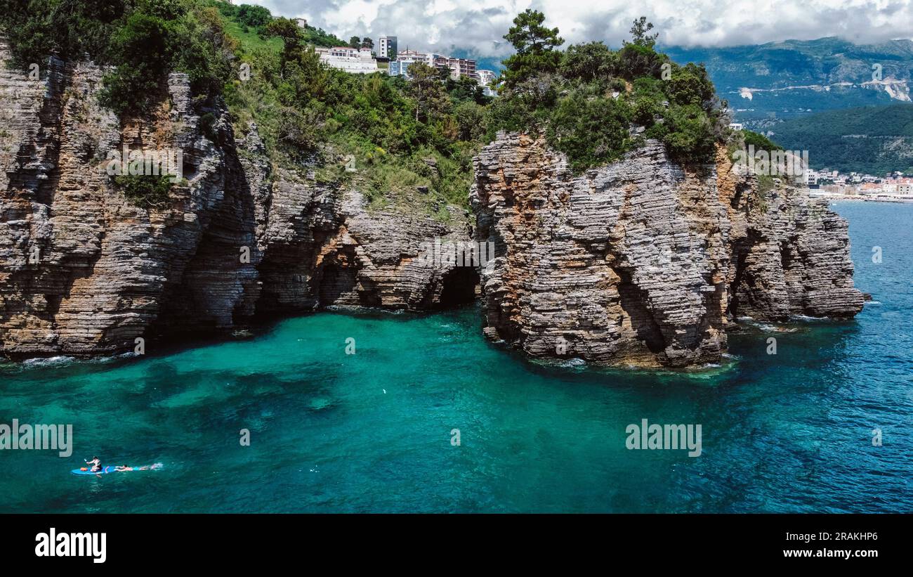 Scogliera sul mare, Montenegro Foto Stock