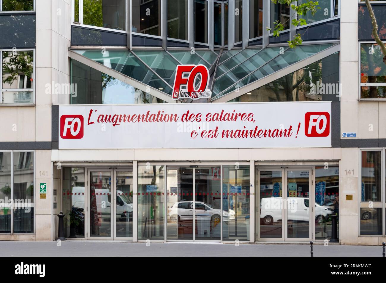 Ingresso all'edificio che ospita il quartier generale della confederazione francese Force Ouvrière, conosciuta anche con il suo acronimo FO Foto Stock