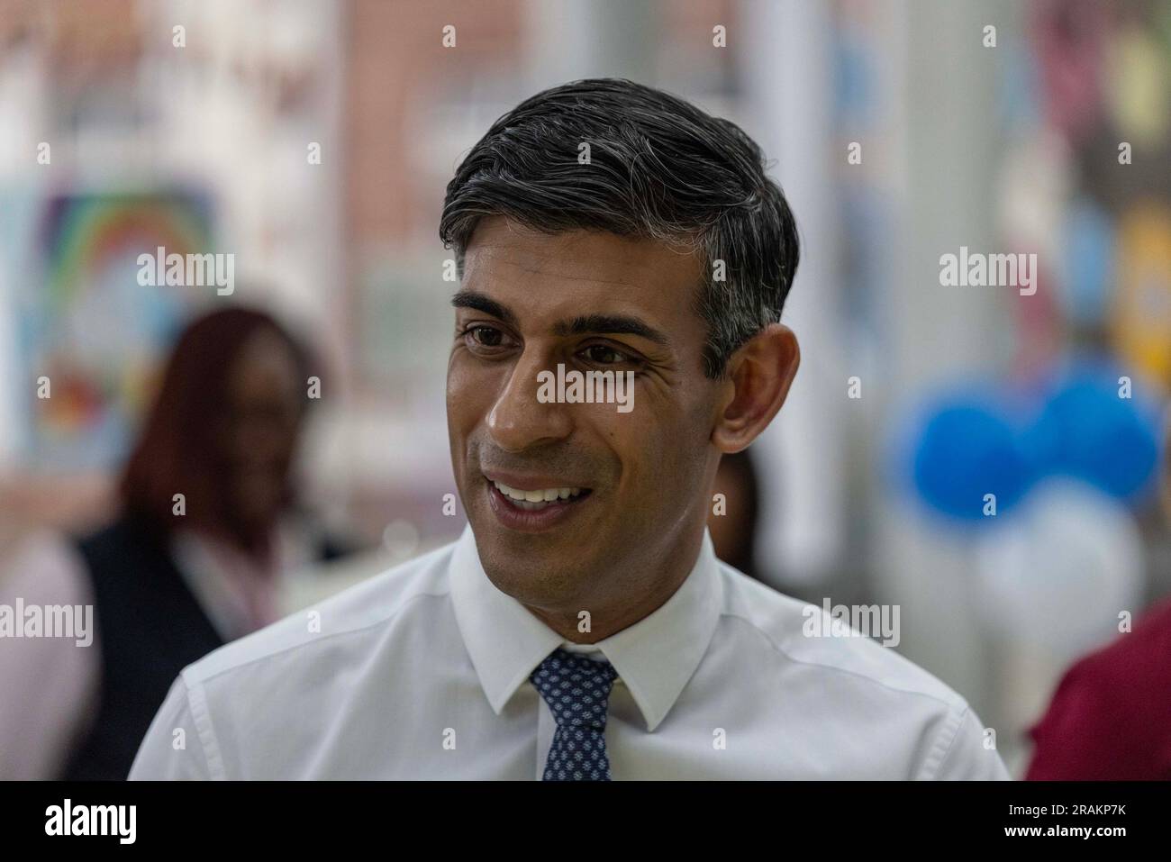 Il primo Ministro Rishi Sunak durante una visita al reparto per bambini Evelina presso l'ospedale St Thomas nel centro di Londra, per prendere parte a una celebrazione NHS Big Tea in occasione del 75° anniversario dell'NHS. Data foto: Martedì 4 luglio 2023. Foto Stock