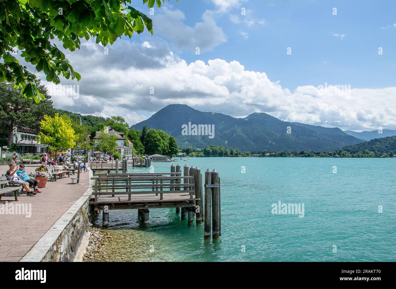 Il lago Tegernsee è una varietà di attività contemporaneamente: Paesaggio culturale, centro creativo, rifugio tranquillo, regione di piaceri culinari, terreni agricoli, campo da gioco Foto Stock