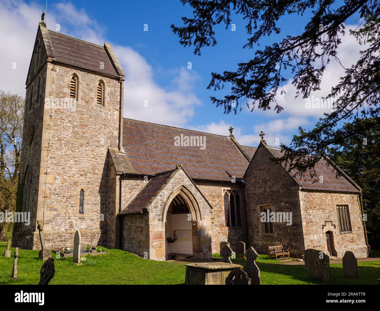Holy Cross Church in Ilam Park, Peak District, Inghilterra, Regno Unito Foto Stock
