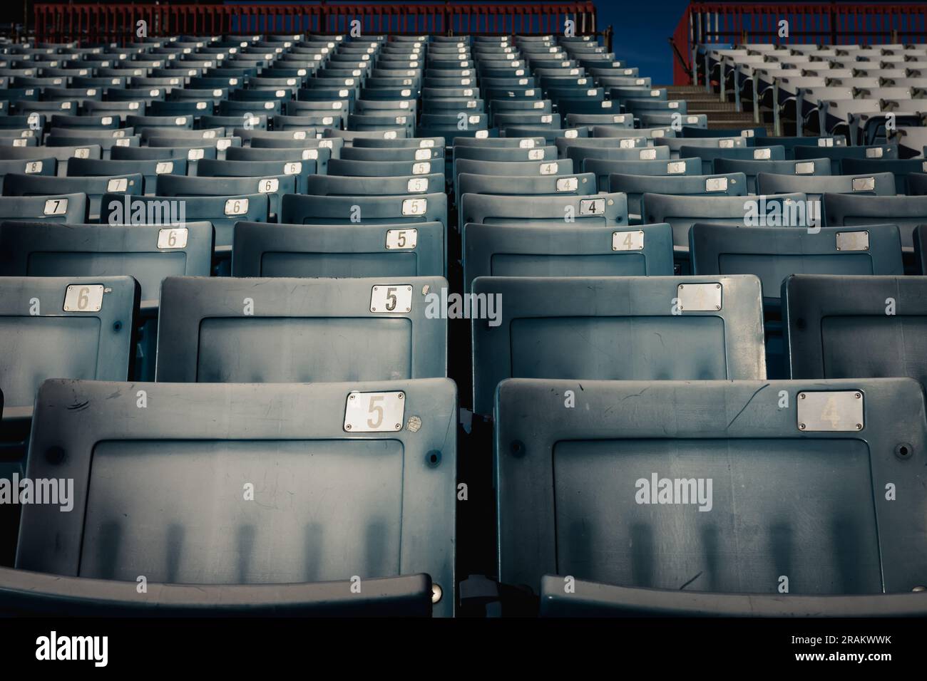 Bleachers abbandonati Foto Stock