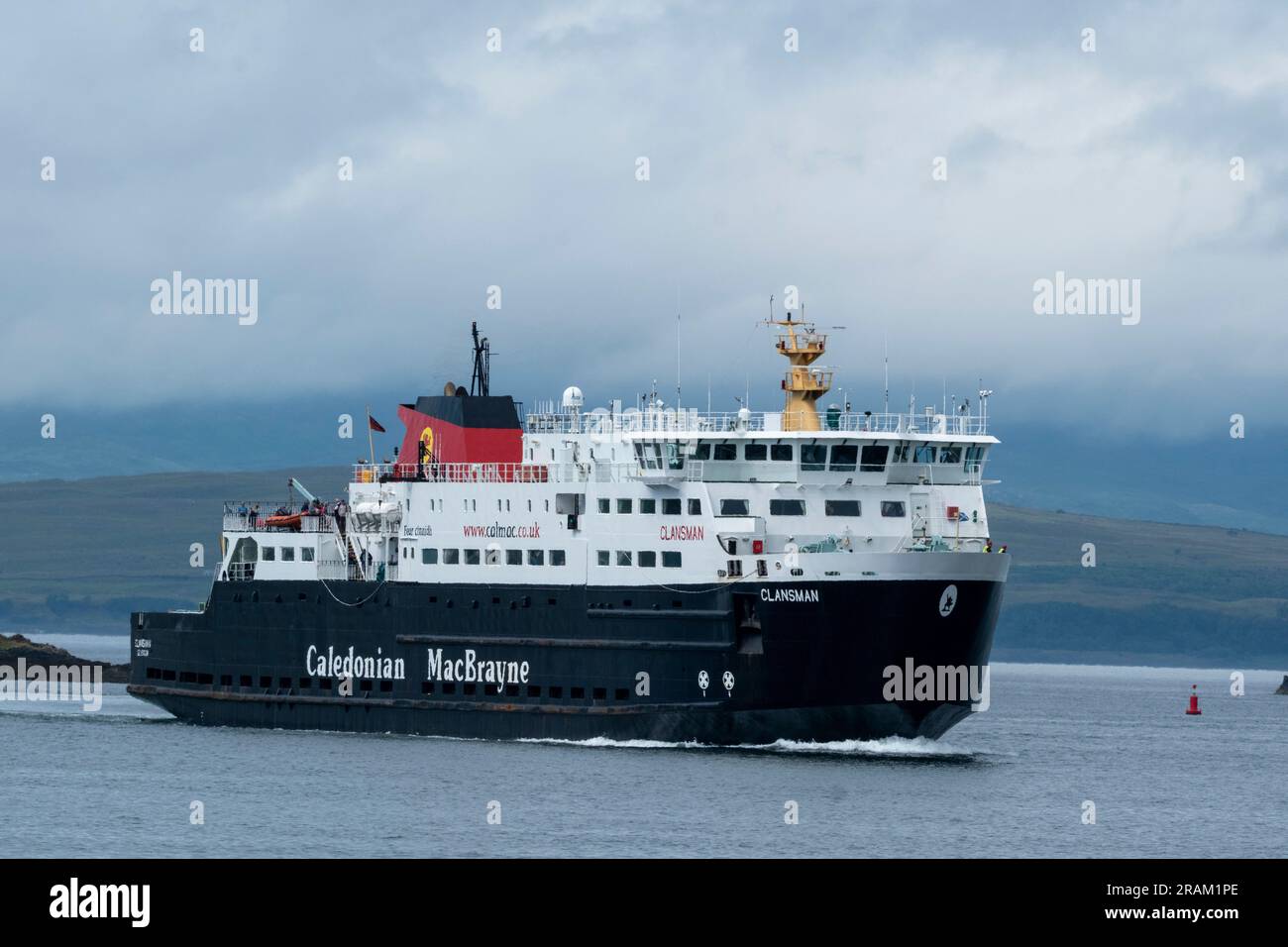 Caledonian MacBrayne traghetto il Clansman arriva a Oban Harbour, Oban, Scozia. Foto Stock