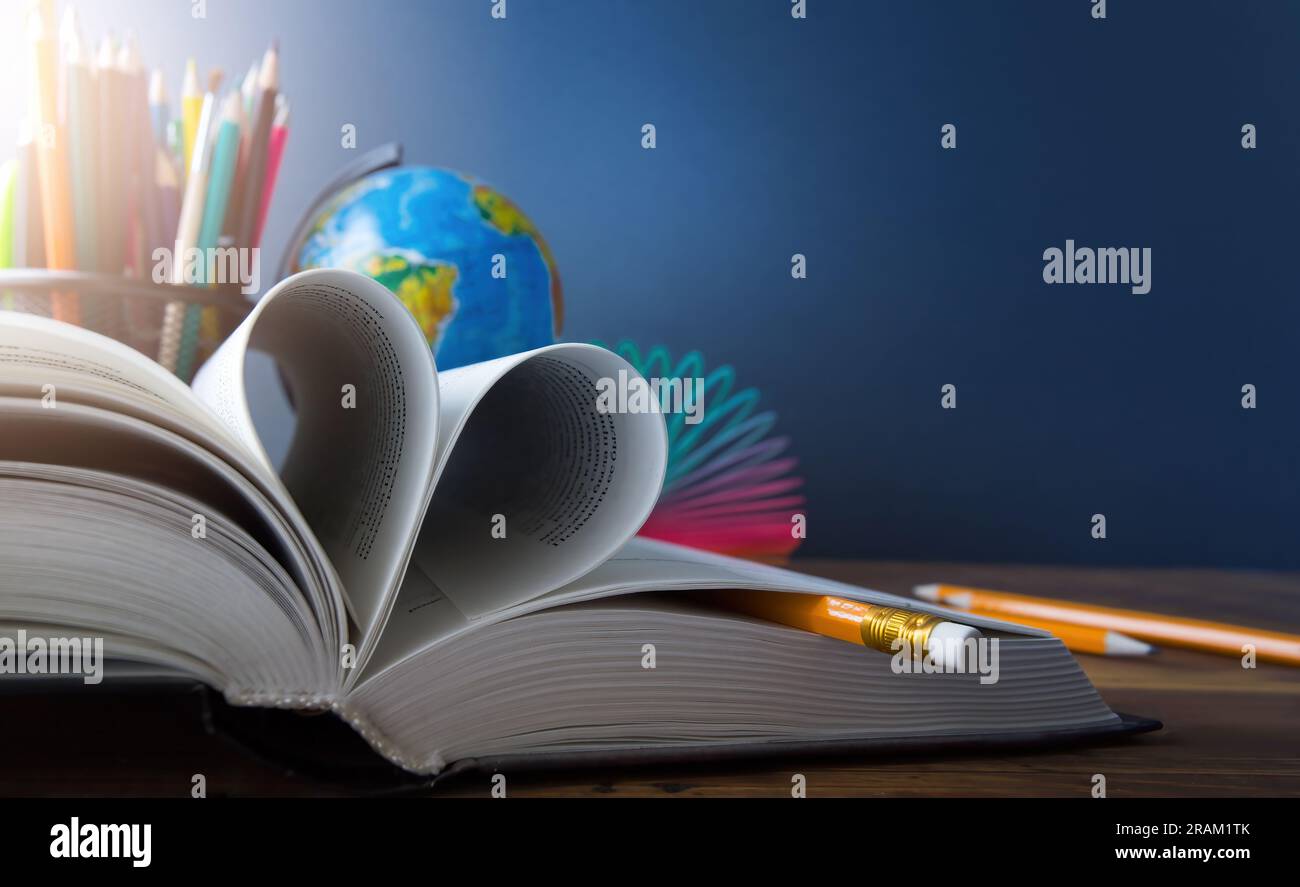 Art back to School background; Discovery Education banner design; Copy space Foto Stock