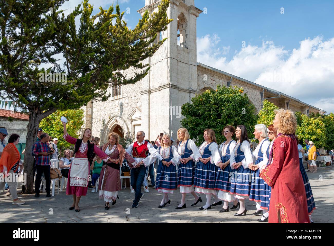 Laneia, Limassol District, Cipro - 13 maggio 2023: Performance of Folk Dance ensemble during festival Foto Stock