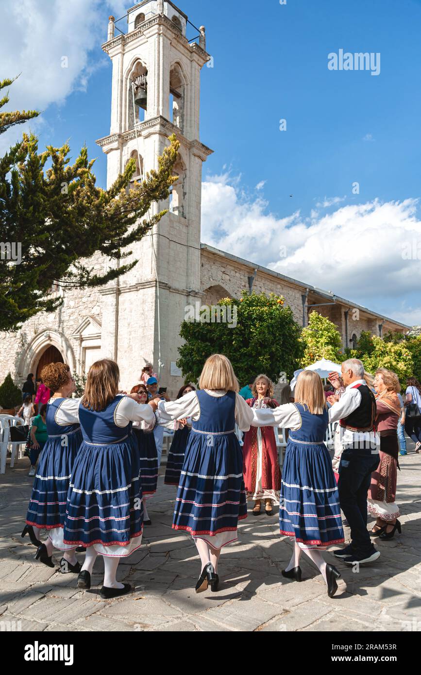 Laneia, Limassol District, Cipro - 13 maggio 2023: Performance of Folk Dance ensemble during festival Foto Stock