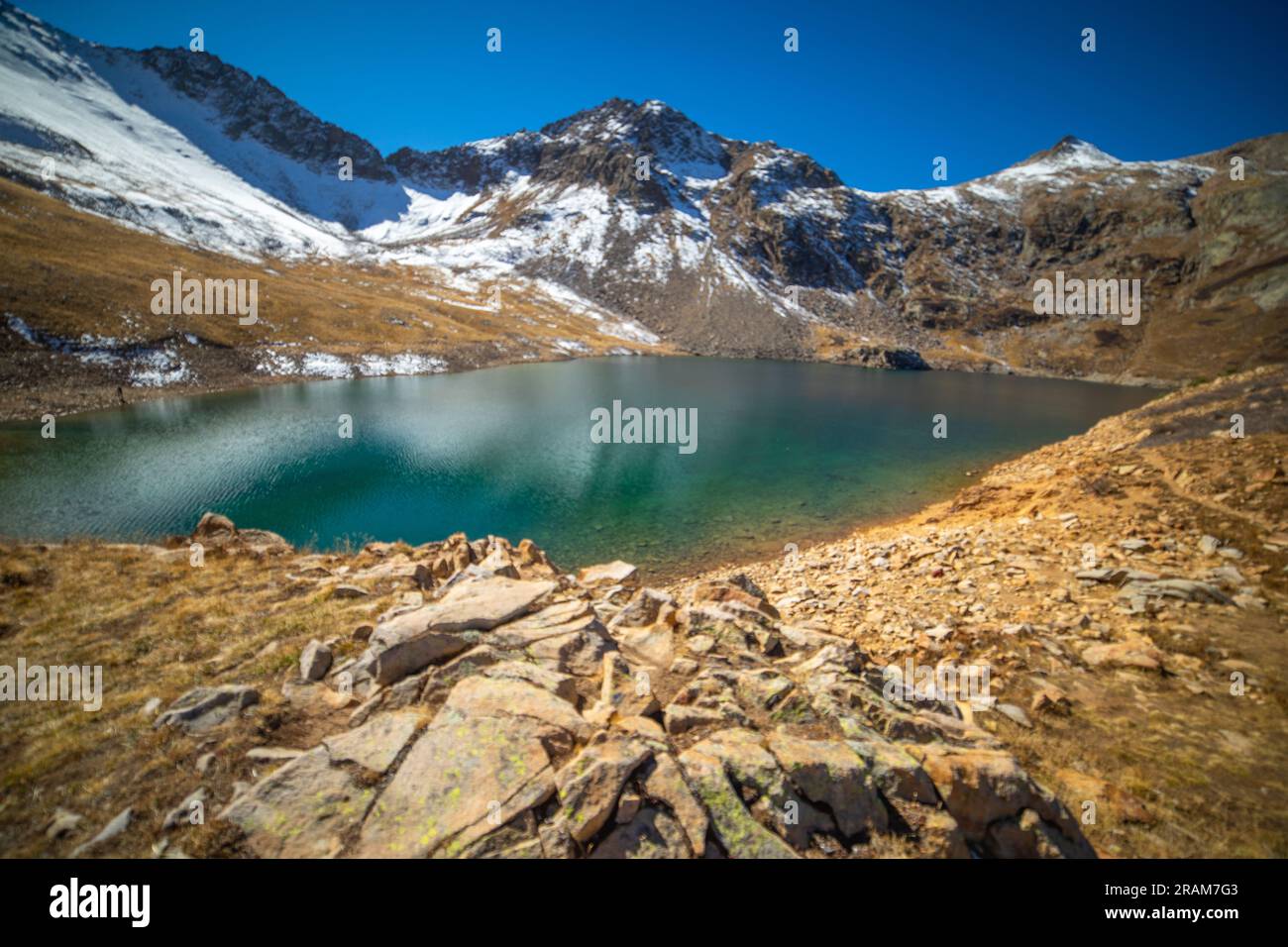 Lago Hope sotto un cielo blu | Uncompahgre National Forest, Colorado, USA Foto Stock