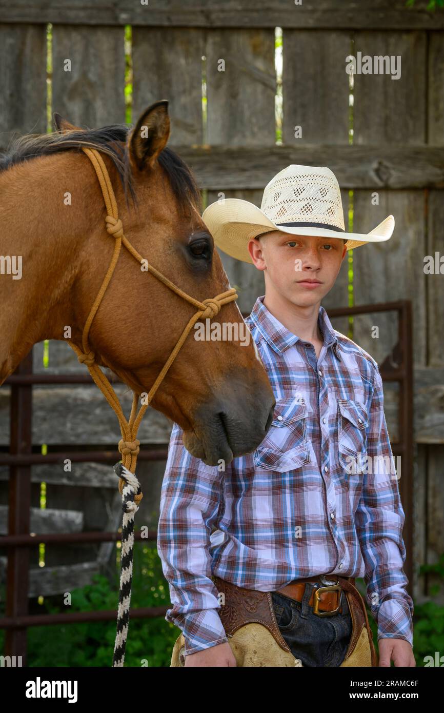 Sam e cavallo, Dennis Ranch, Red Owl, South Dakota. Foto Stock