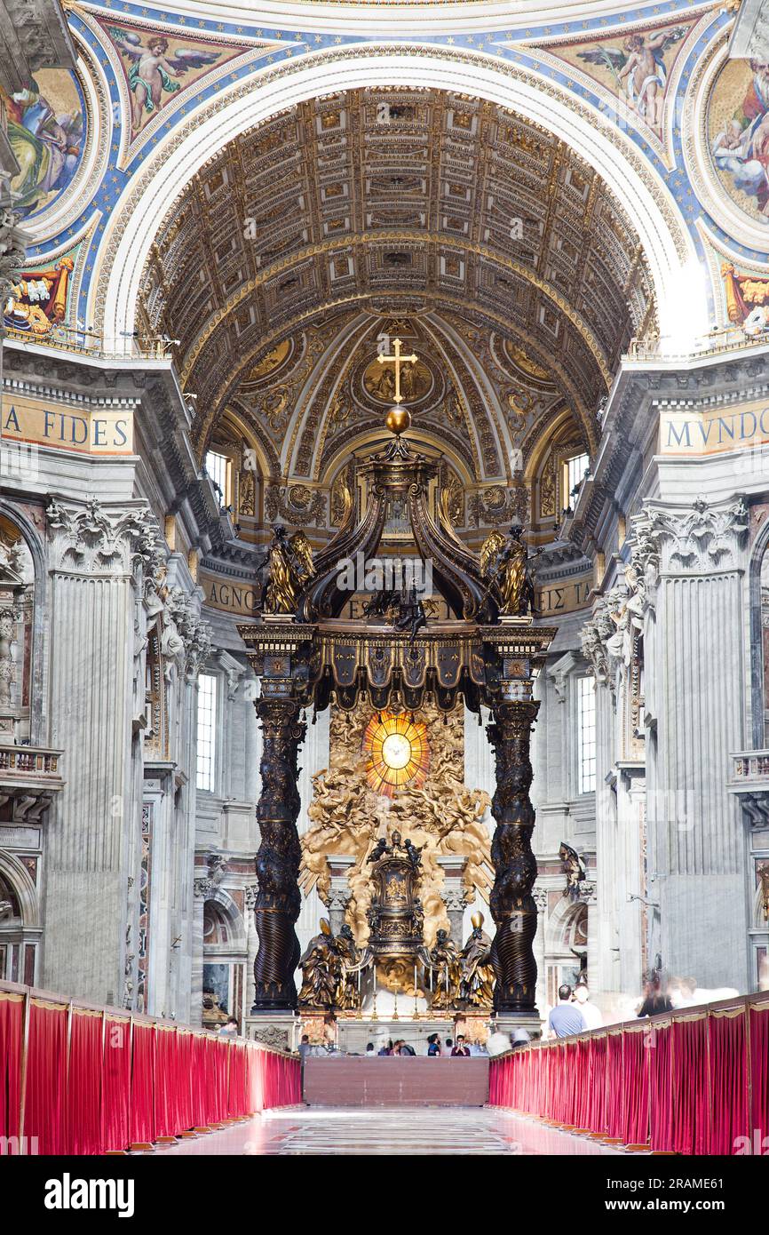 Baldacchino Bernini, St. Basilica di Pietro, San Pietro, Vaticano, città del Vaticano, Roma, Lazio, Italia Foto Stock
