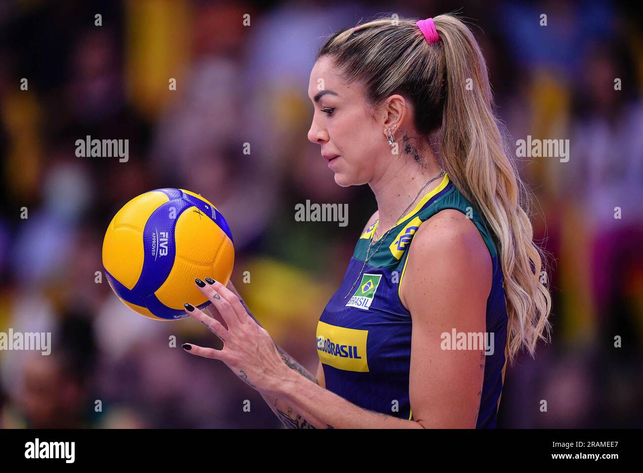 Bangkok, Thailandia. 2 luglio 2023. Thaisa del Brasile è stata vista in azione durante la FIVB Volleyball Women's Nations League tra Thailandia e Brasile allo stadio Hua Mak Indoor. Punteggio finale; Thailandia 0:3 Brasile. (Foto di Amphol Thongmueangluang/SOPA Images/Sipa USA) credito: SIPA USA/Alamy Live News Foto Stock