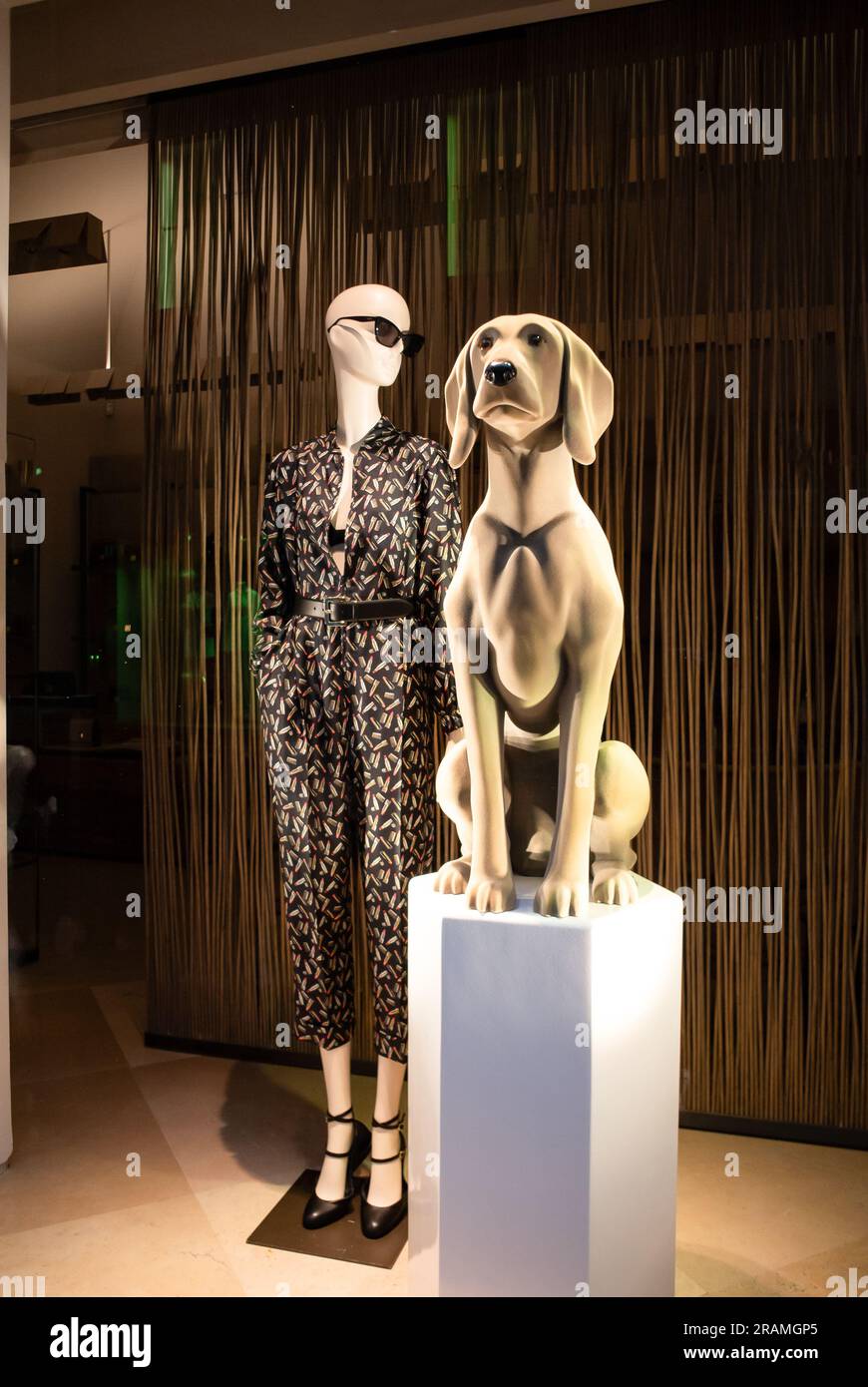 Roma, Lazio, Italia, Una vetrina di Max Mara in spagna, zona di Roma. Foto Stock