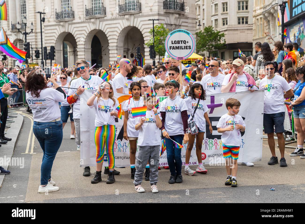 Famiglie LGBT+ in marcia al Pride di Londra Foto Stock