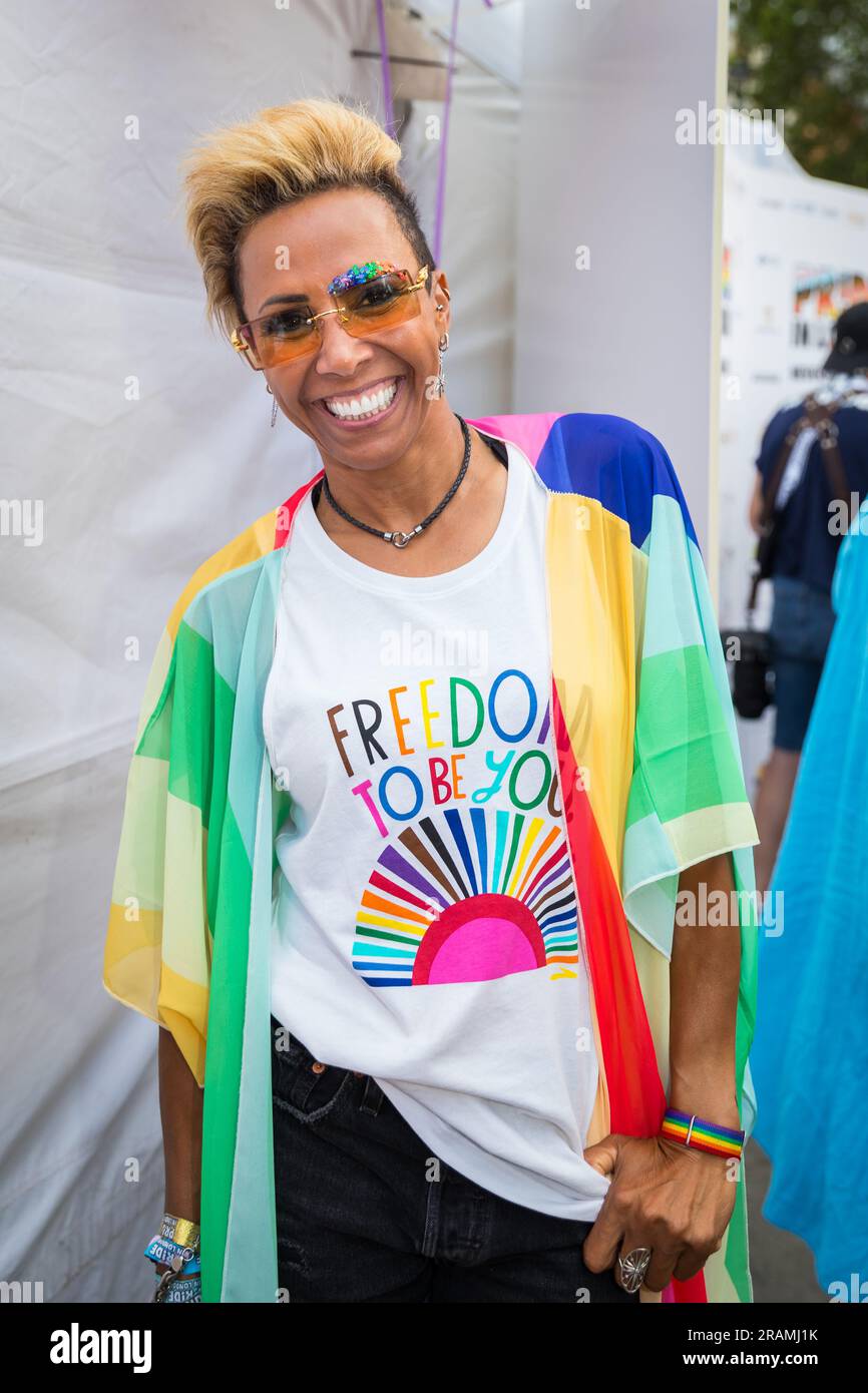 Dame Kelly Holmes dietro le quinte del Pride di Londra Foto Stock Dame Kelly Holmes dietro le quinte del Pride di Londra Foto Stock