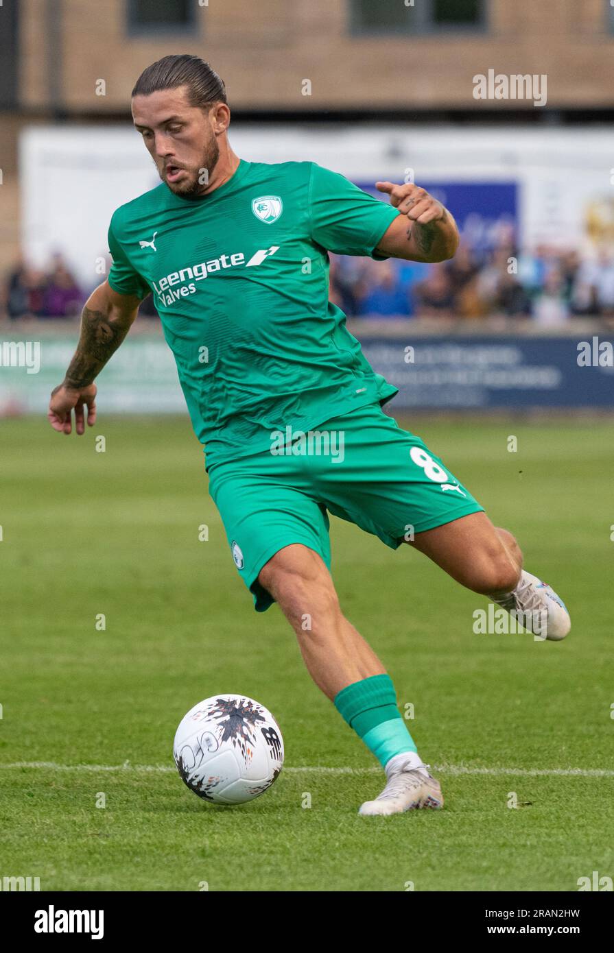 Matlock, Derbyshire, Inghilterra 4 luglio 2023. Danny Rowe di Chesterfield, porta la palla sotto controllo, durante il Matlock Town Football Club V Chesterfield Football Club al Proctor Cars Stadium, amichevole pre-stagione (Credit Image: ©Cody Froggatt/Alamy live news) Foto Stock