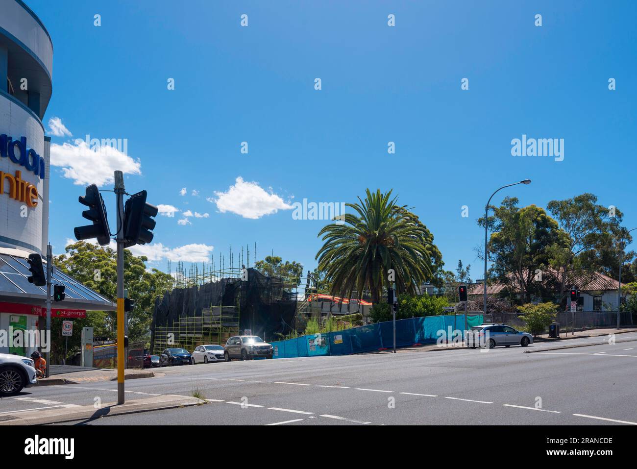 Il centro commerciale Gordon Centre (a sinistra) e il nuovo sito di Aldi in costruzione sulla Pacific Highway a Gordon NSW 2072, Australia Foto Stock