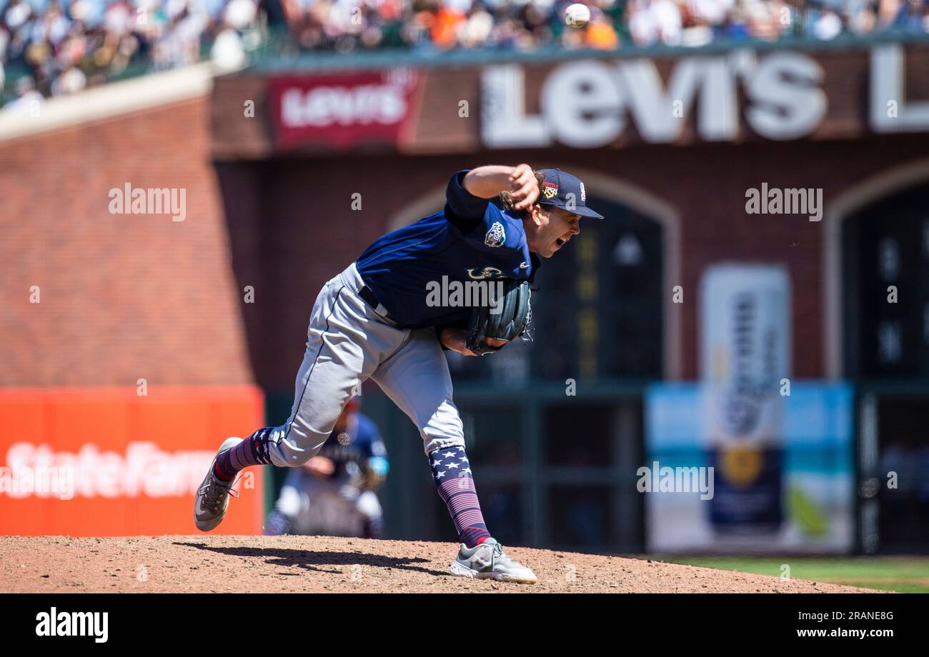 4 luglio 2023 San Francisco CA, Stati Uniti Il lanciatore titolare di Seattle Logan Gilbert (36) sul tumulo consegna il pallone durante la partita della MLB tra i Seattle Mariners e i San Francisco Giants. Seattle batté i Giants 6-0 all'Oracle Park San Francisco California. Thurman James/CSM Foto Stock