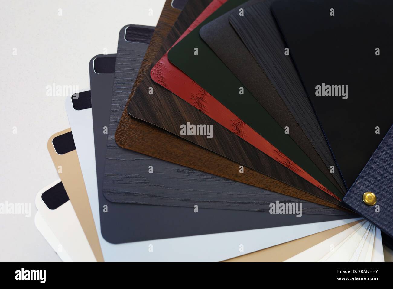 Aprire la guida della pellicola interna del colore campione. Catalogo colori campione Foto Stock