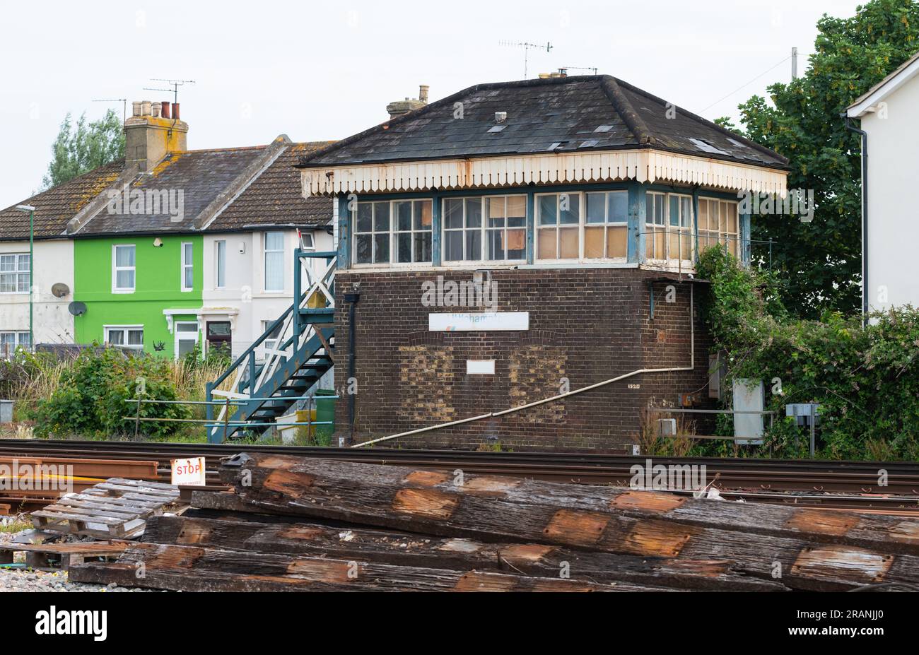 Littlehampton Railway Signal Box, vecchio edificio classificato di grado II e storico segnalatore di tipo 2 costruito nel 1886, ferrovia britannica nel West Sussex, Inghilterra, Regno Unito. Foto Stock