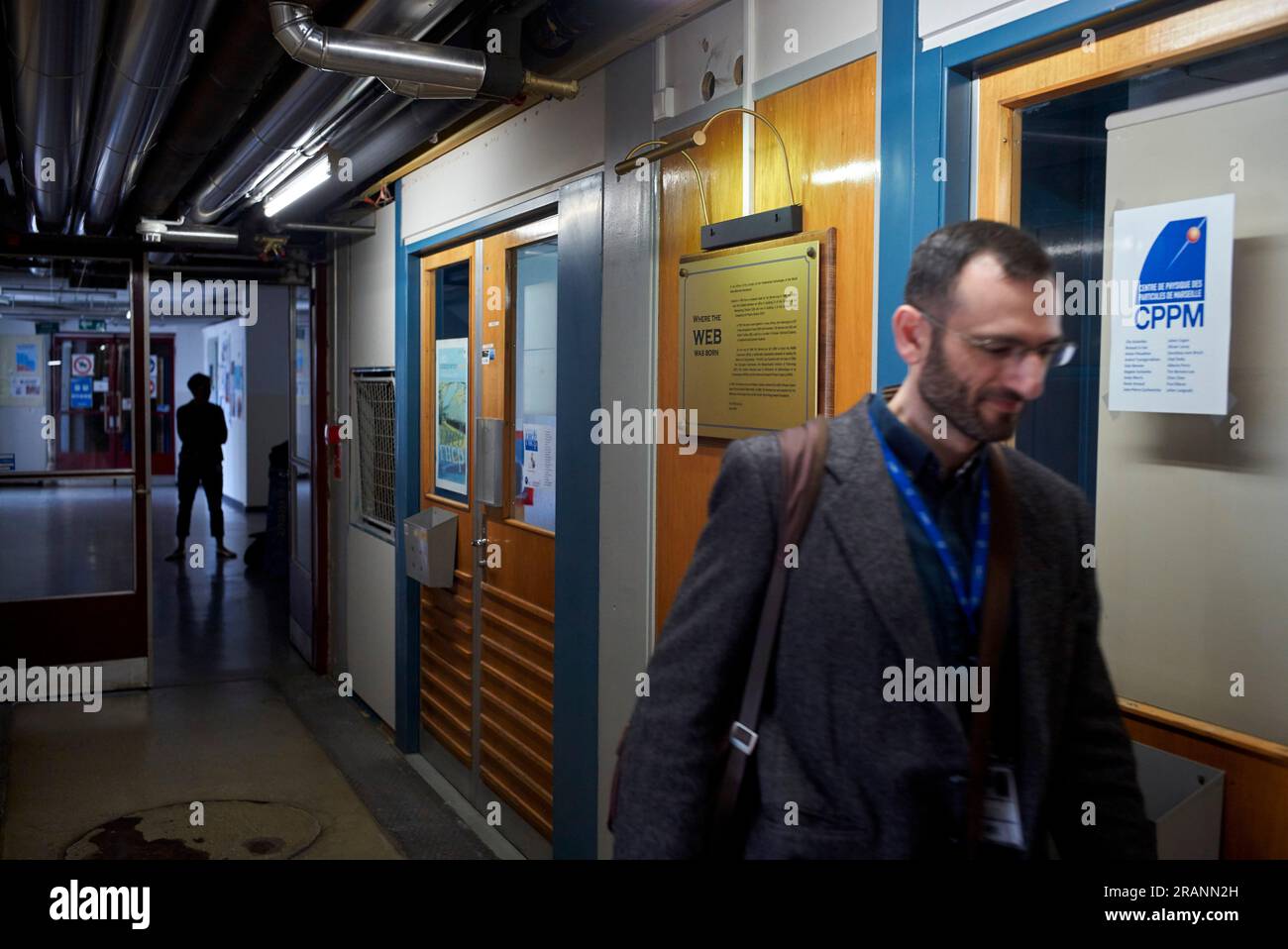Il corridoio e gli edifici in cui Internet è stato scoperto presso l'edificio del CERN a Ginevra Foto Stock