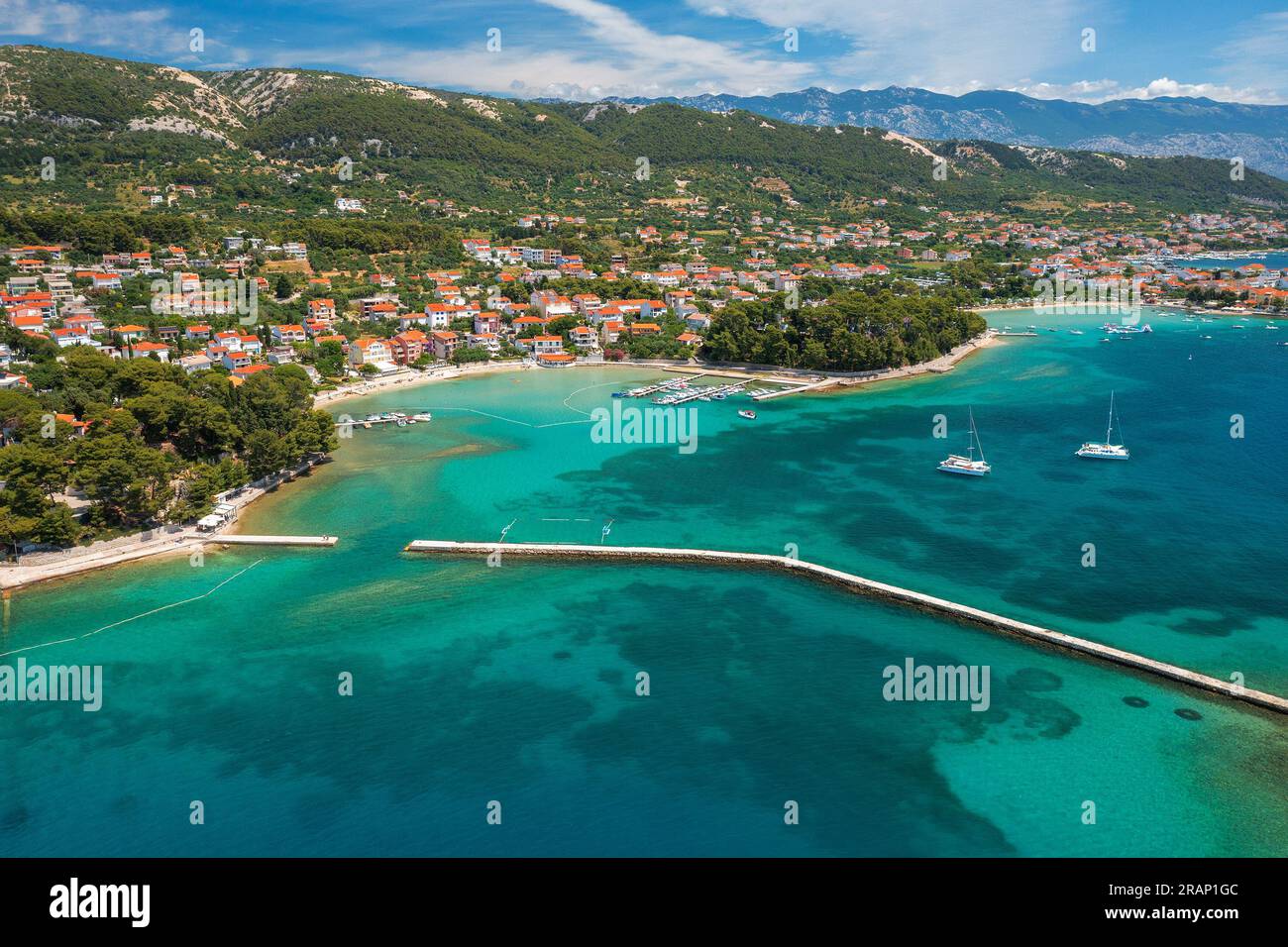 Vista aerea dell'isola di Rab, del mare Adriatico in Croazia Foto Stock
