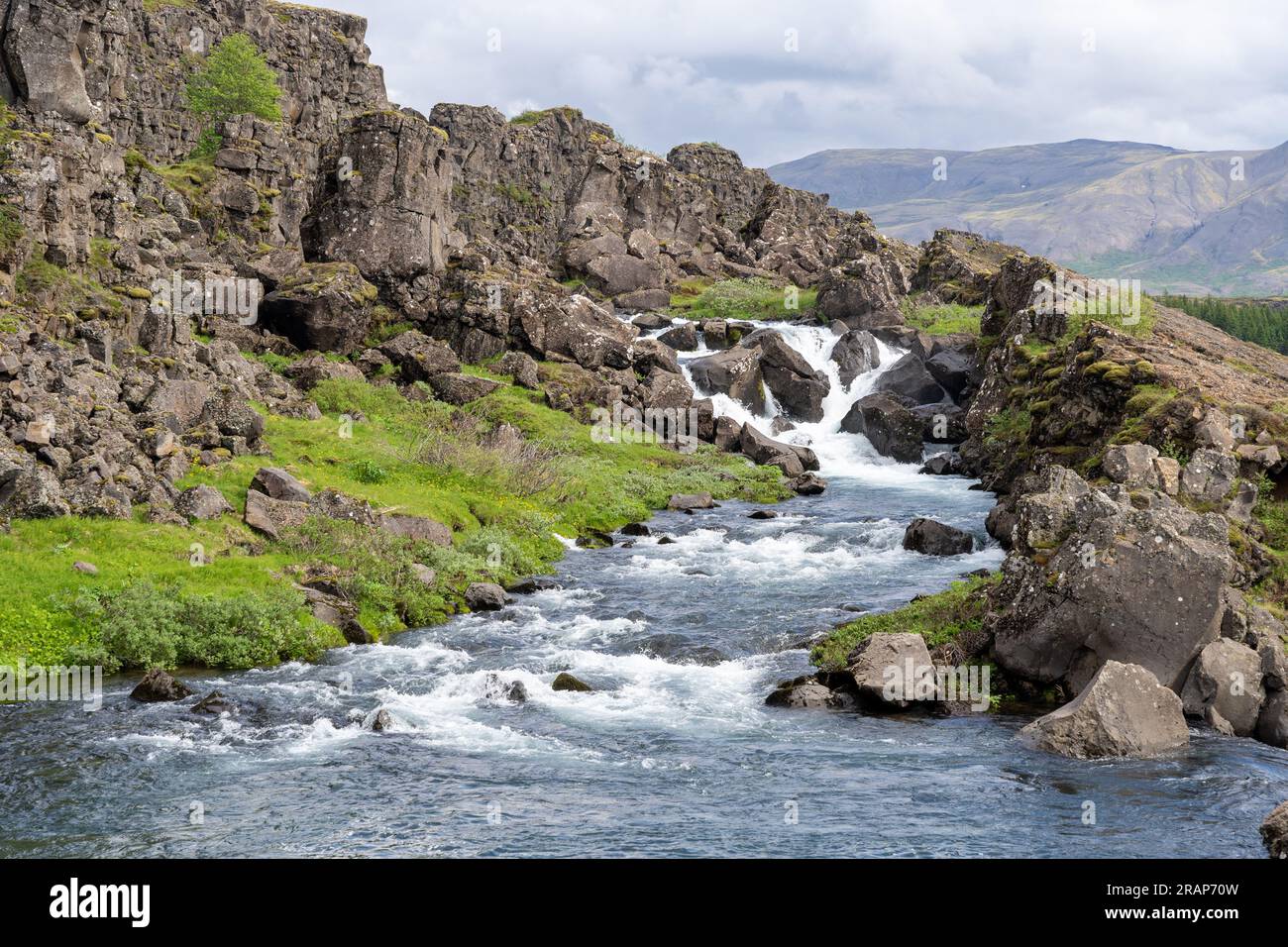 Drekkingarhylur e cascata nel Parco Nazionale di Thingvellir, Islanda Foto Stock