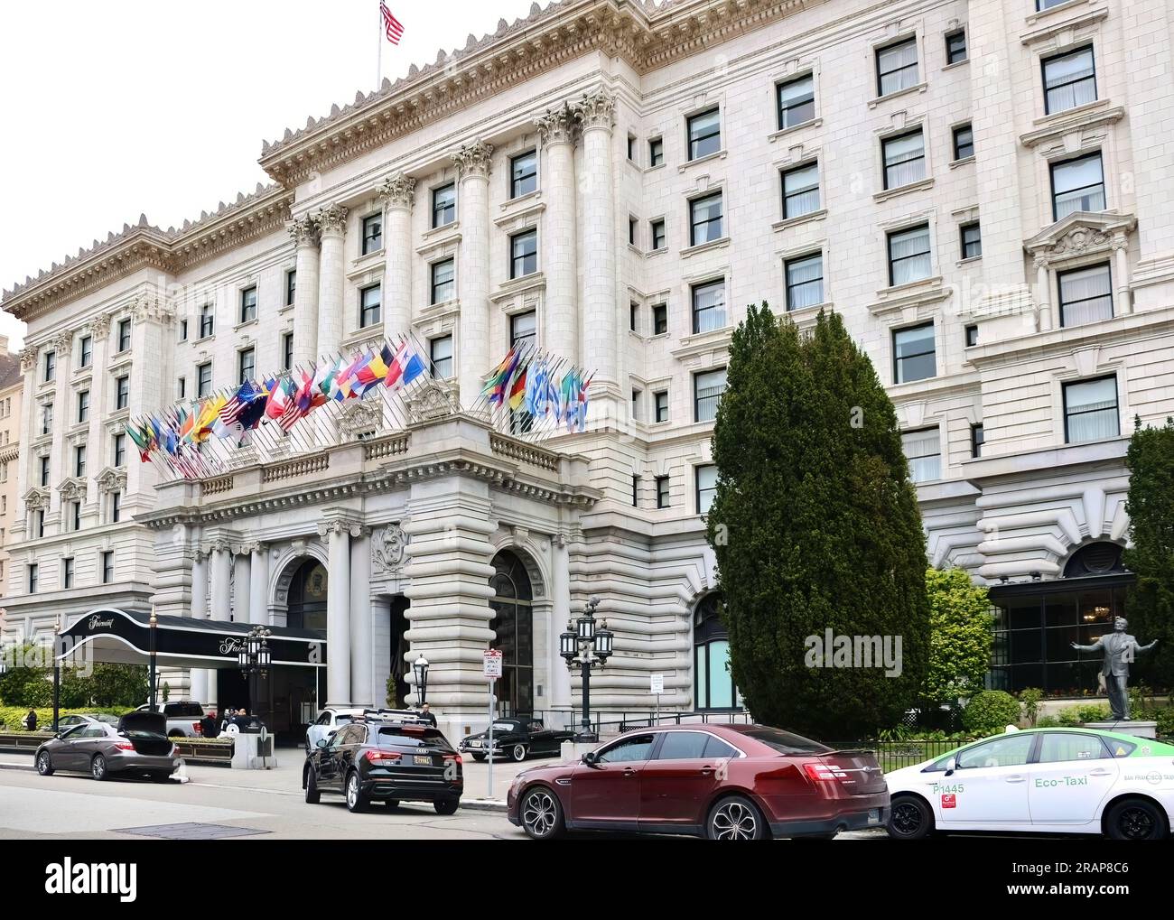 Facciata e ingresso al lussuoso hotel Fairmont San Francisco, dove è stata firmata la carta delle Nazioni Unite Nob Hill San Francisco California USA Foto Stock