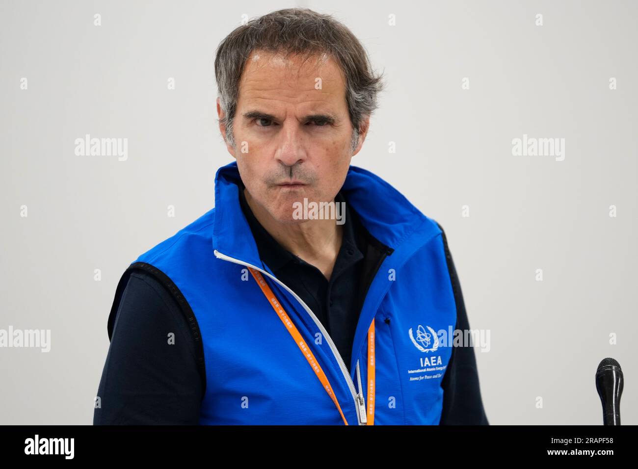 Futaba, Giappone. 5 luglio 2023. Rafael Mariano grossi, Direttore generale dell'Agenzia internazionale per l'energia atomica, ascolta la domanda di un giornalista durante una conferenza stampa presso la centrale nucleare danneggiata di Fukushima a Okuma, Giappone nordorientale, mercoledì 5 luglio 2023. (Immagine di credito: © POOL via ZUMA Press Wire) SOLO USO EDITORIALE! Non per USO commerciale! Foto Stock