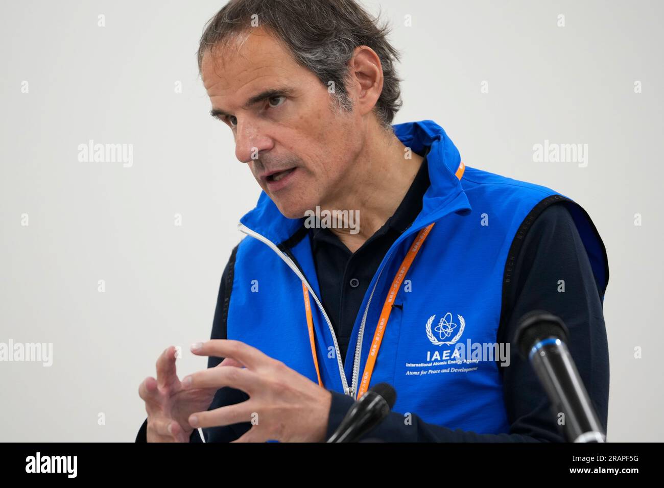 Futaba, Giappone. 5 luglio 2023. Rafael Mariano grossi, Direttore generale dell'Agenzia internazionale per l'energia atomica, parla durante una conferenza stampa presso la centrale nucleare danneggiata di Fukushima a Okuma, Giappone nordorientale, mercoledì 5 luglio 2023. (Immagine di credito: © POOL via ZUMA Press Wire) SOLO USO EDITORIALE! Non per USO commerciale! Foto Stock