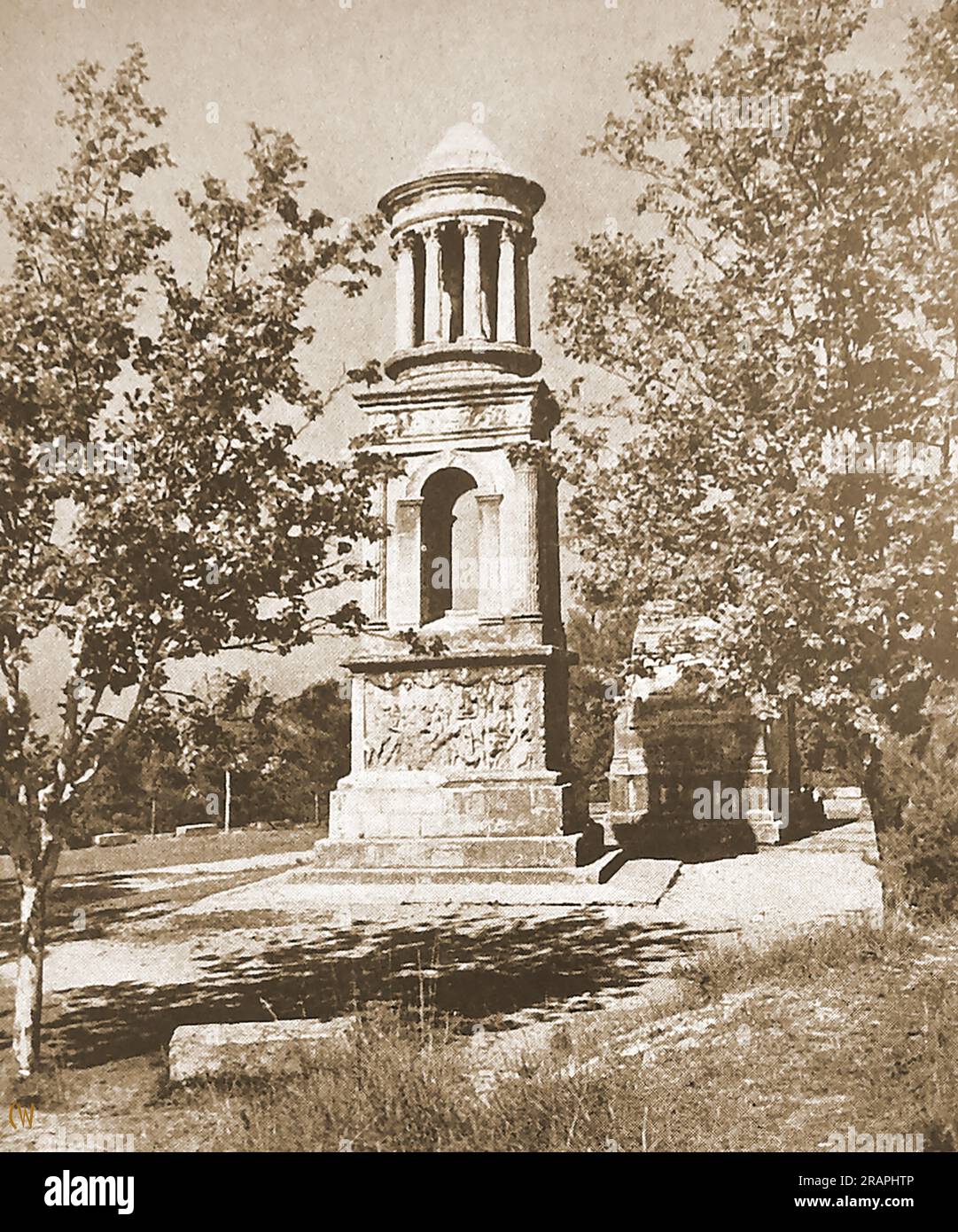 Il mausoleo romano a St Remy, Francia nel 1939. Mausoleo di Glanum