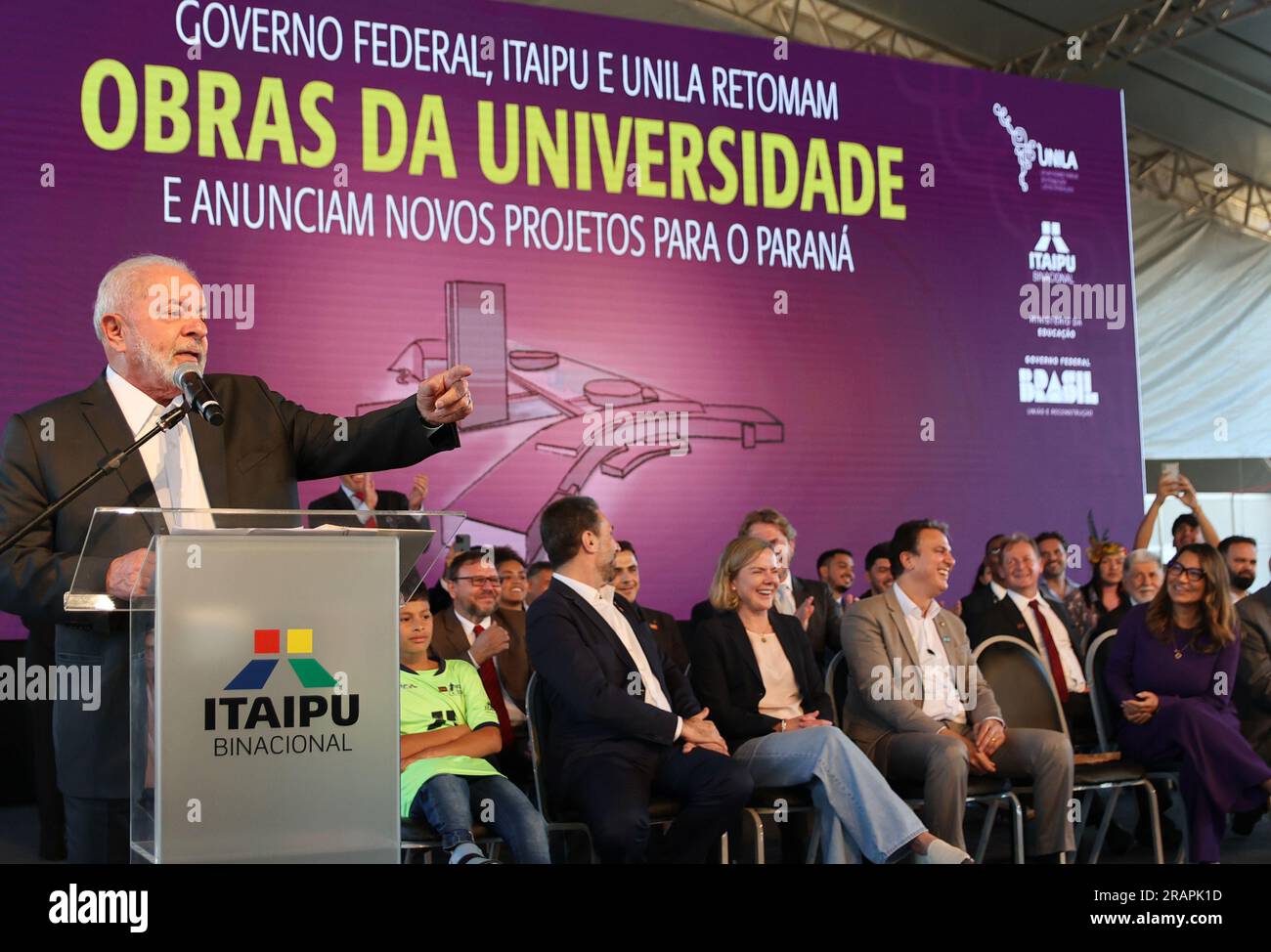 FOZ DO IGUAZU, PR - 04.07.2023: LULA DISCURSA NA UNILA - il presidente Luiz Inácio Lula da Silva è stato a Foz do Iguazú, nella parte occidentale di Paraná, questo martedì pomeriggio (4). In un evento tenutosi a Itaipu Binacional, è stata annunciata la ripresa dei lavori nell'edificio della sede dell'Università di integrazione Latinoamericana (Unila) situata in un'area donata dalla centrale idroelettrica. (Foto: Christian Rizzi/Fotoarena) Foto Stock