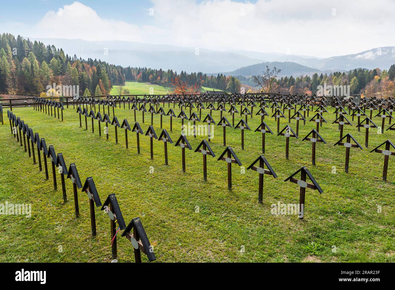 cimitero di guerra nel villaggio slaghenaufi di lavarone, italia Foto Stock