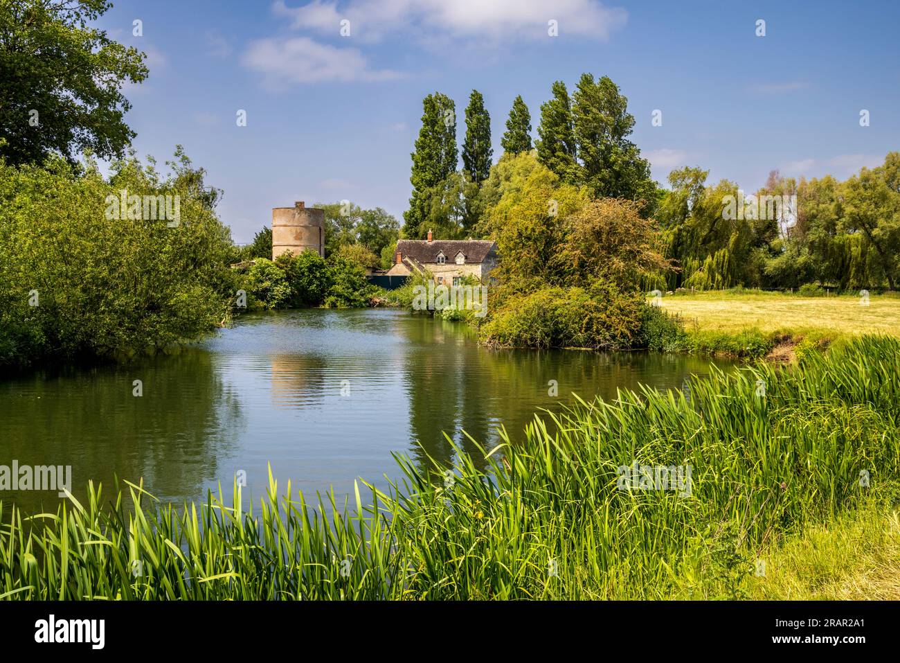 Il grado II elencava la Round House sul Tamigi vicino a Inglesham, Gloucestershire, Inghilterra Foto Stock