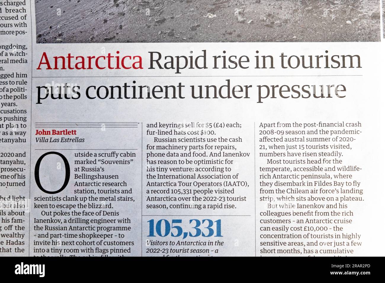 "Antartide Rapid Rise in Tourism Put Continent Under Pressure" Guardian Newspaper headline environment articolo 26 giugno 2023 Londra Inghilterra Regno Unito Foto Stock