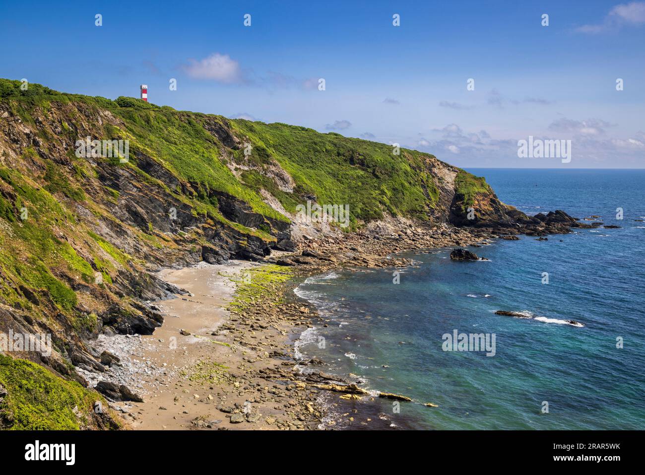 Gribbin Tower a Gribbin Head e Platt Beach sulla South West Coast Path, Cornovaglia Foto Stock