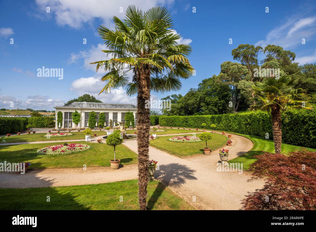 Orangery and Italian Gardens presso il Mount Edgcumbe Country Park, Cremyll, Cornovaglia Foto Stock