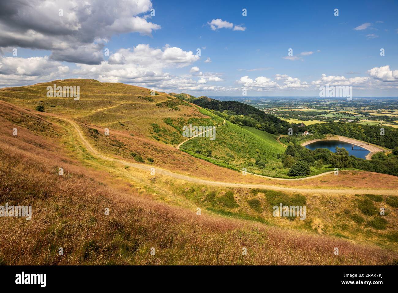 Herefordshire Beacon and British Camp reservoir, Malverns, Herefordshire / Worcestershire Foto Stock
